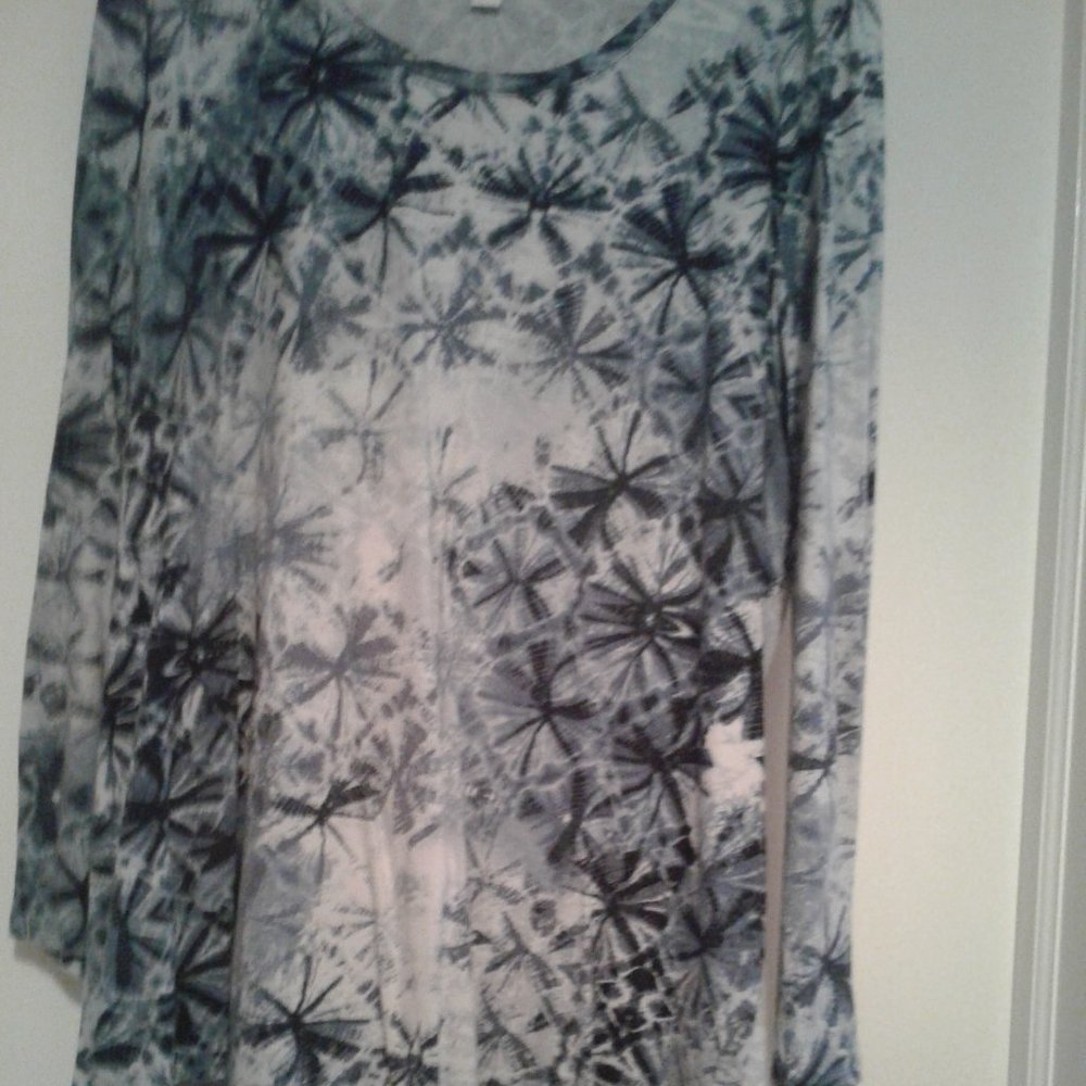 Long sleeve knit top